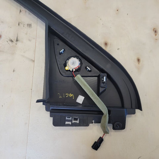 2019 ESCALADE RH FRONT UPPER DOOR TRIM PANEL 25731 - image 1