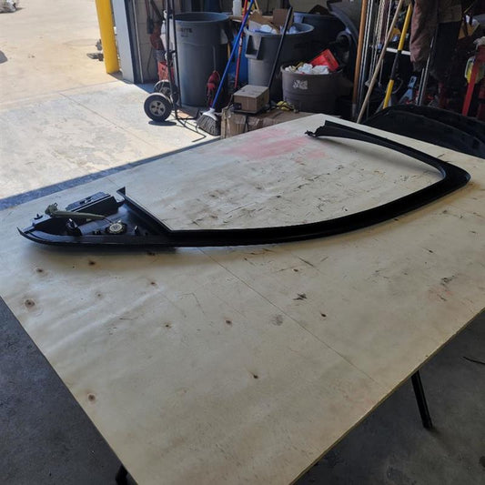 2019 ESCALADE RH FRONT UPPER DOOR TRIM PANEL 25731 - image 2
