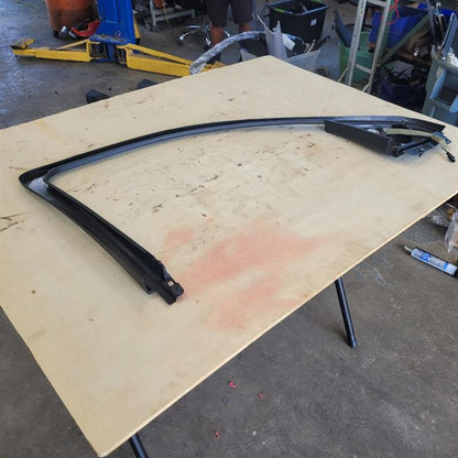 2019 ESCALADE RH FRONT UPPER DOOR TRIM PANEL 25731 - image 4