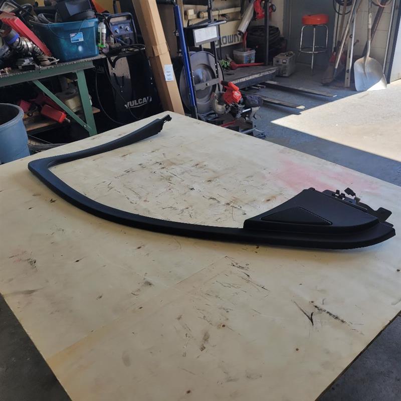 2019 ESCALADE RH FRONT UPPER DOOR TRIM PANEL 25731 - image 9