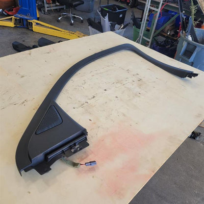 2019 ESCALADE RH FRONT UPPER DOOR TRIM PANEL 25731 - image 10