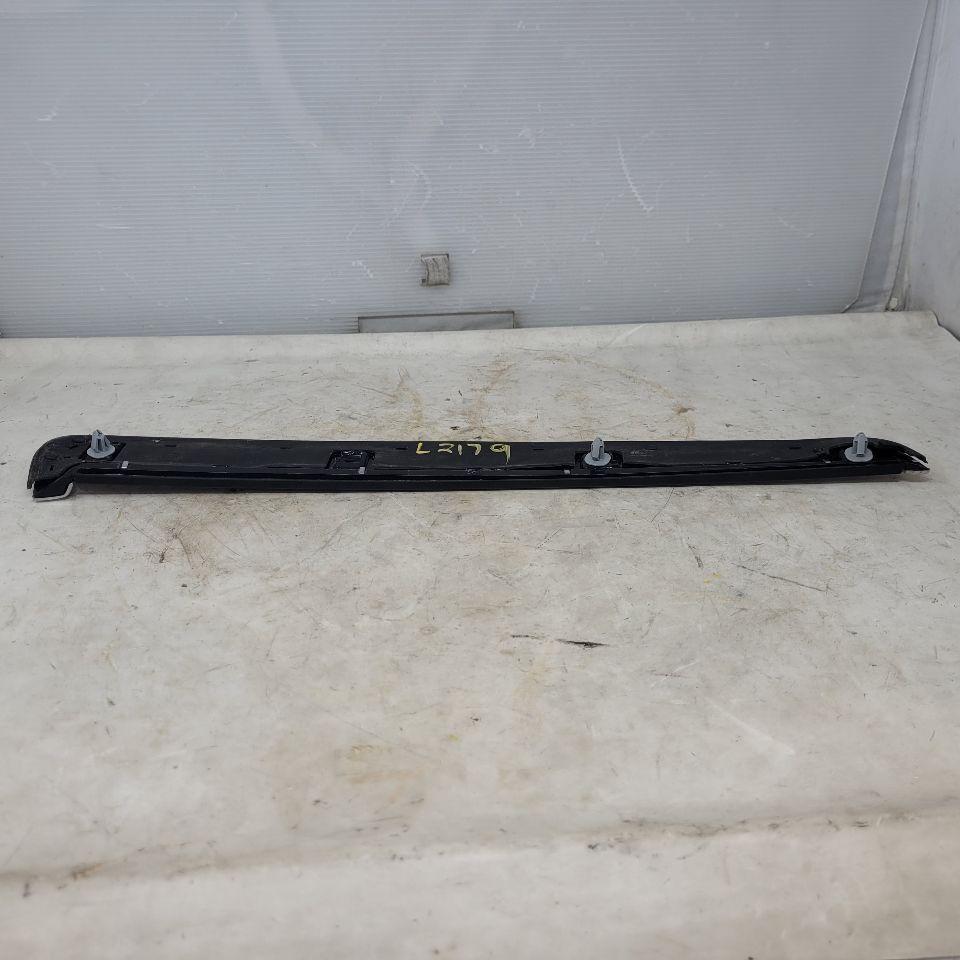 2019 ESCALADE LH DRIVER CHROME C PILLAR APPLIQUE 25741 - image 2