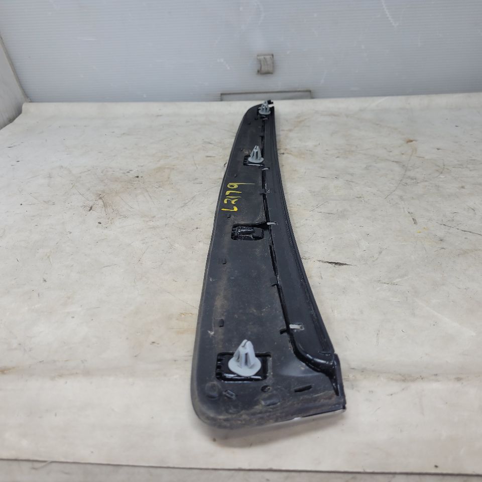 2019 ESCALADE LH DRIVER CHROME C PILLAR APPLIQUE 25741 - image 3