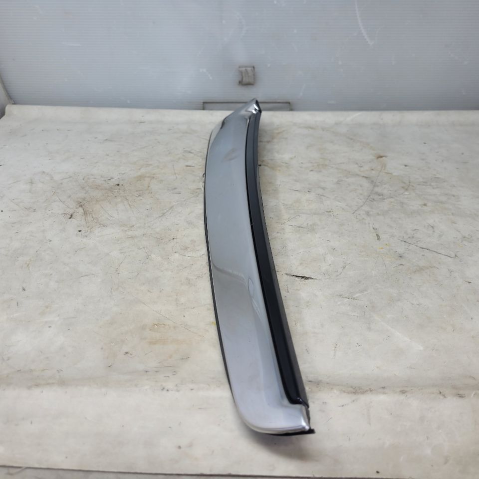 2019 ESCALADE LH DRIVER CHROME C PILLAR APPLIQUE 25741 - image 6