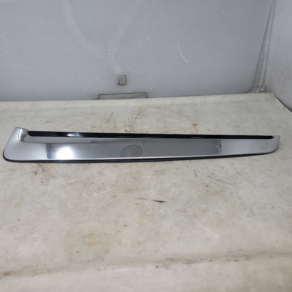 2019 ESCALADE LH DRIVER CHROME C PILLAR APPLIQUE 25741 - image 7