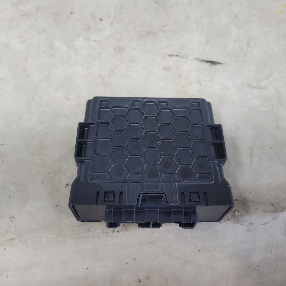2019 ESCALADE SERIAL DATA GATEWAY MODULE 13598291 25748 - image 8