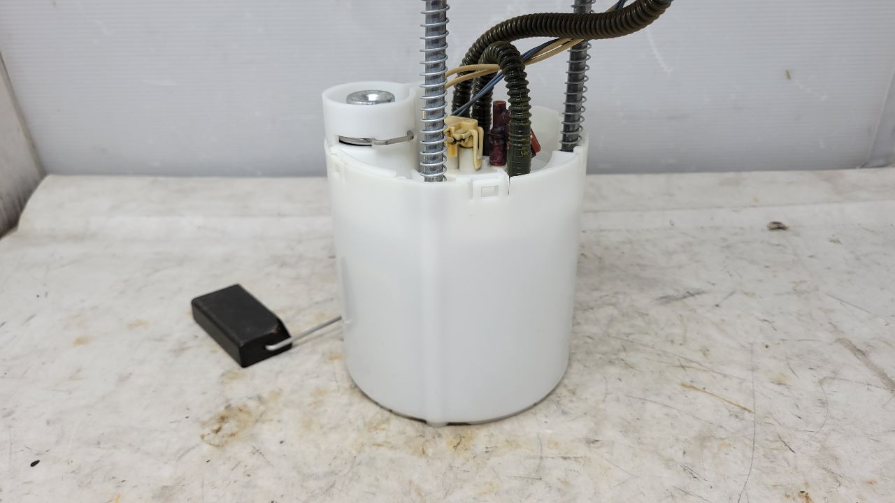 IN TANK FUEL PUMP 6.2L 48K MILES 25812 - image 1