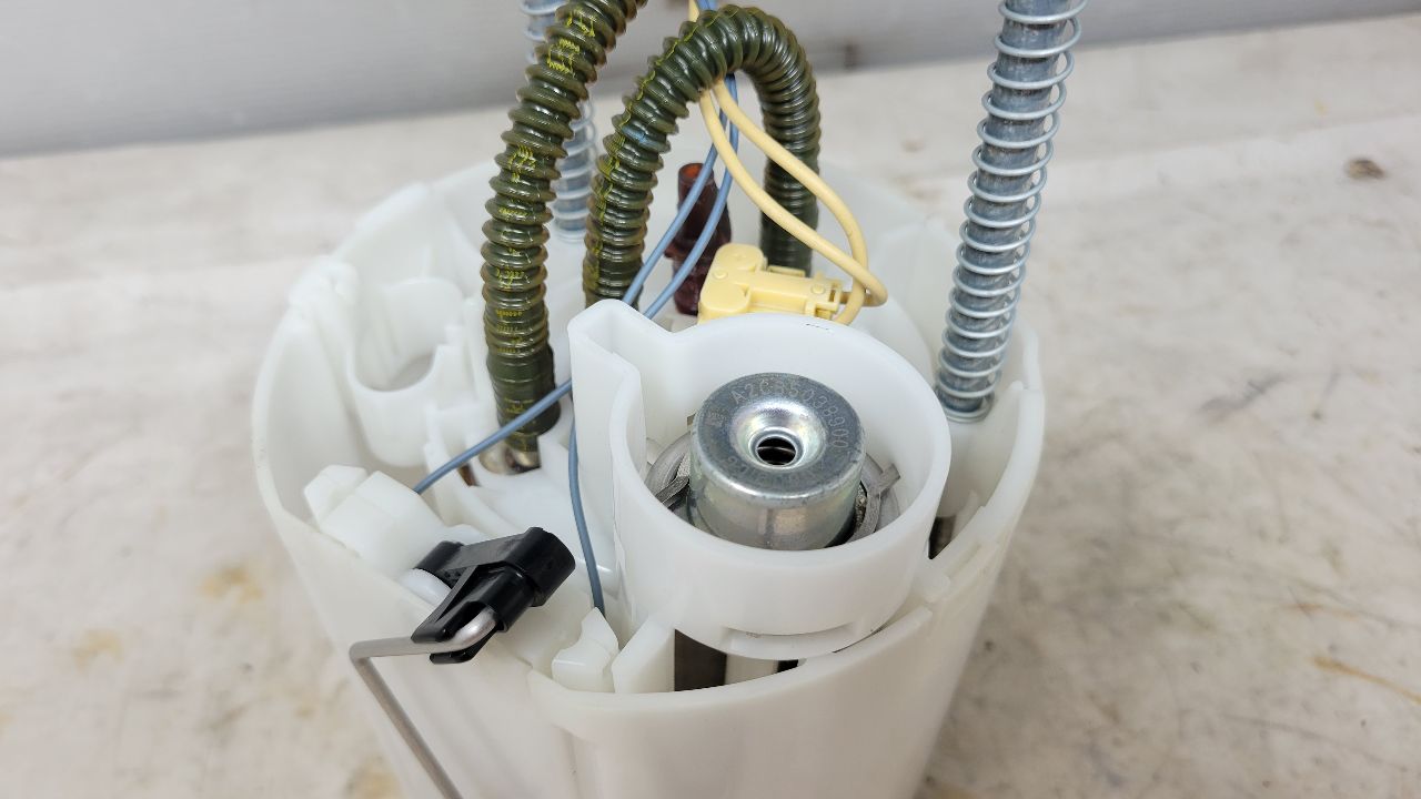 IN TANK FUEL PUMP 6.2L 48K MILES 25812 - image 7