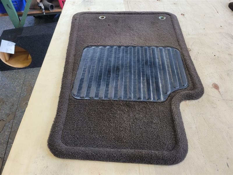2017 SILVRDO15 RH PASSENGER REAR DOOR GLASS 25906 - image 6