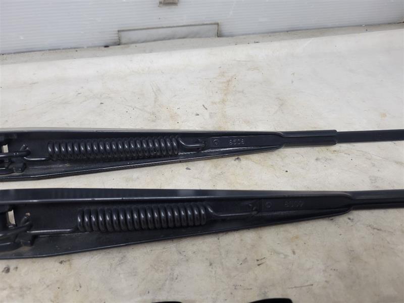 2016 ESCALADE FRONT WINDSHIELD WIPER ARMS PAIR 25950 - image 9