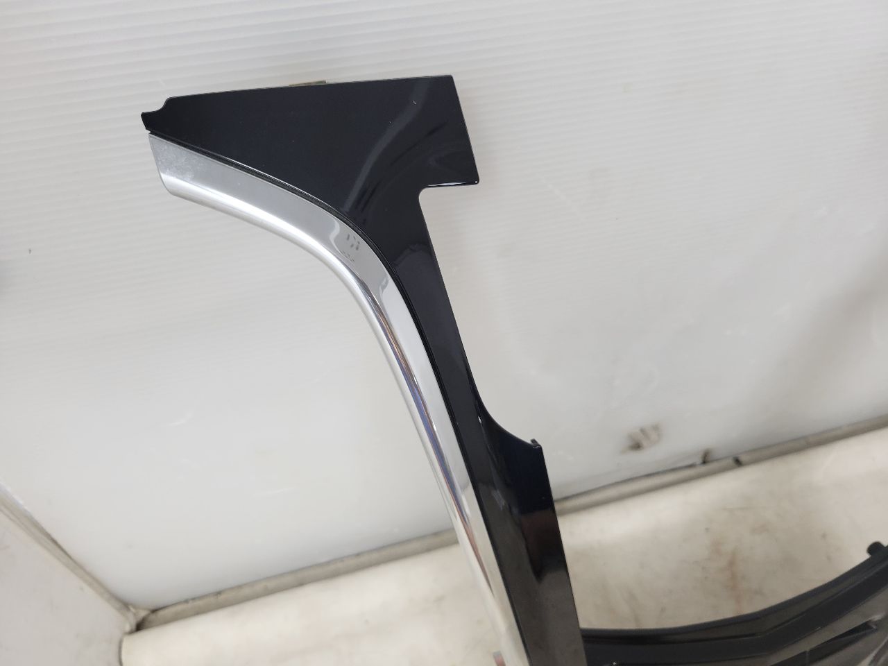 2016 ESCALADE CUE RADIO DASH TRIM BEZEL 22808248 26003 - image 4