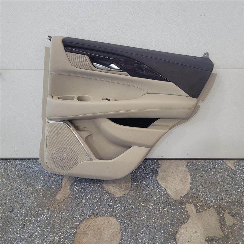2016 ESCALADE RH PASSENGER REAR DOOR TRIM PANEL 26025 - image 5