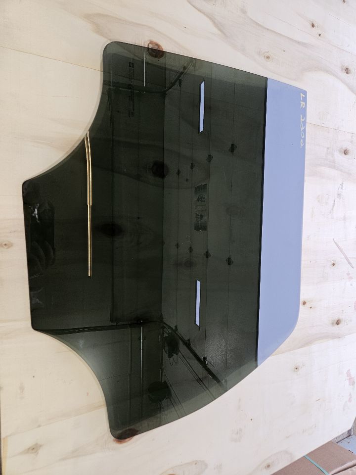 2012 ESCALADE DRIVER REAR DOOR GLASS 15140725 26060 - image 1