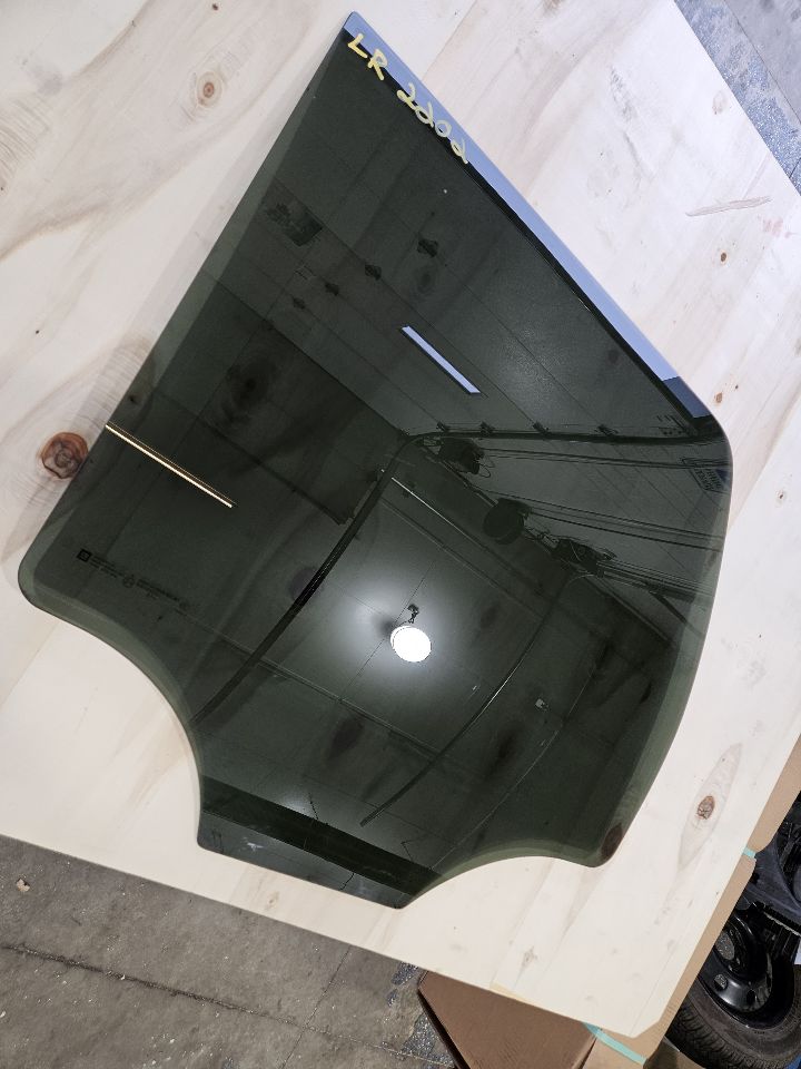 2012 ESCALADE DRIVER REAR DOOR GLASS 15140725 26060 - image 2