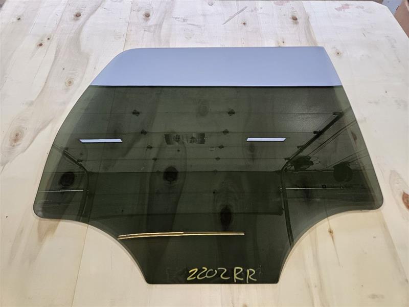 2012 ESCALADE PASSENGER REAR DOOR GLASS 15140726 26061 - image 1