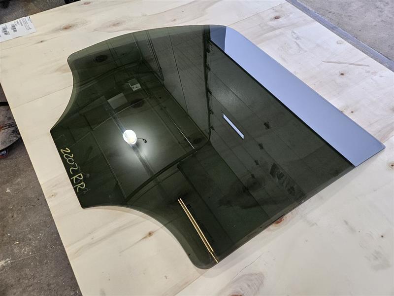 2012 ESCALADE PASSENGER REAR DOOR GLASS 15140726 26061 - image 3