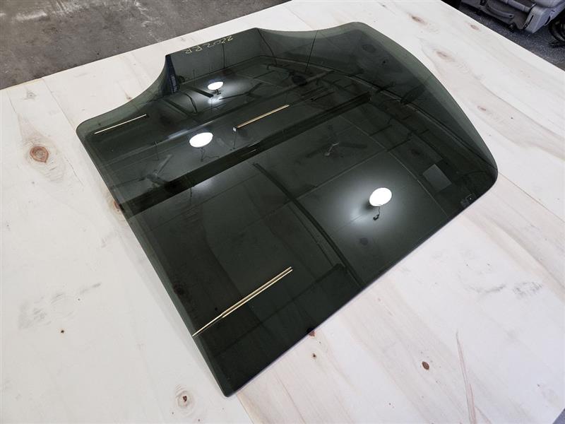 2012 ESCALADE PASSENGER REAR DOOR GLASS 15140726 26061 - image 4