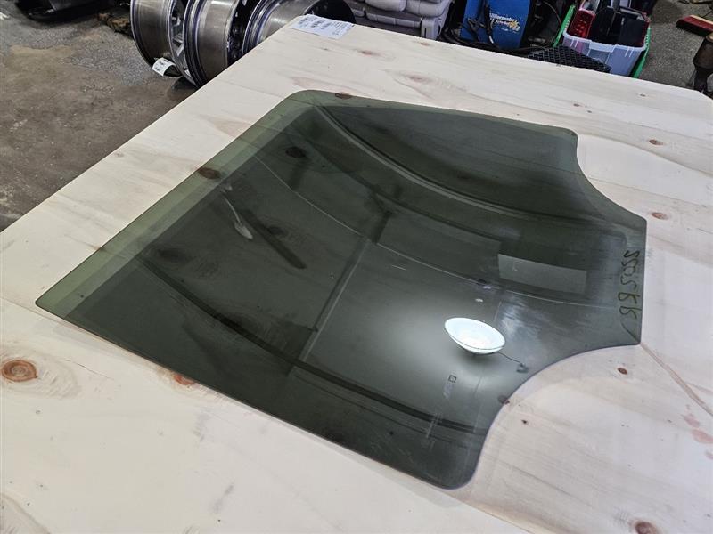2012 ESCALADE PASSENGER REAR DOOR GLASS 15140726 26061 - image 8