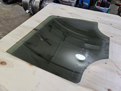 2012 ESCALADE PASSENGER REAR DOOR GLASS 15140726 26061 - image 8