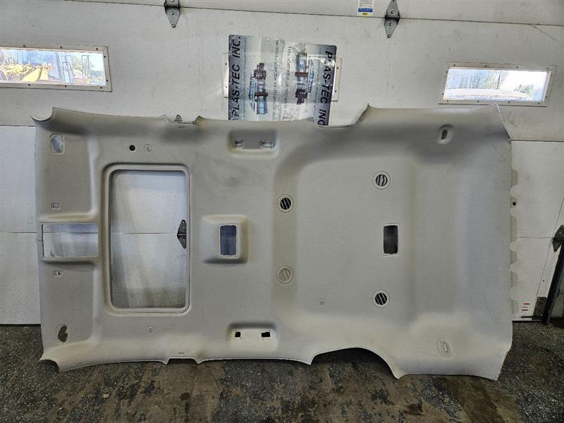 2012 ESCALADE HEADLINER WITH SUNROOF NO DVD PLAYER 26077 - image 1