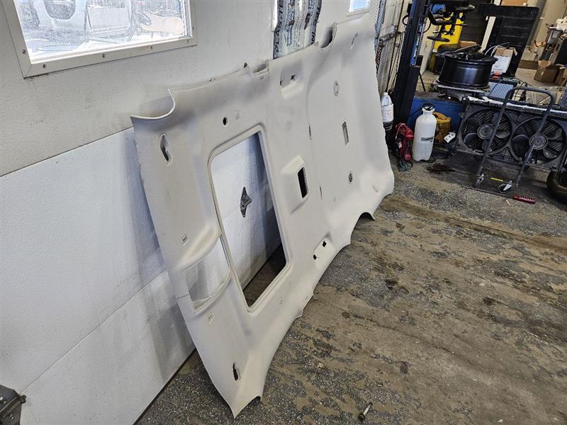 2012 ESCALADE HEADLINER WITH SUNROOF NO DVD PLAYER 26077 - image 4