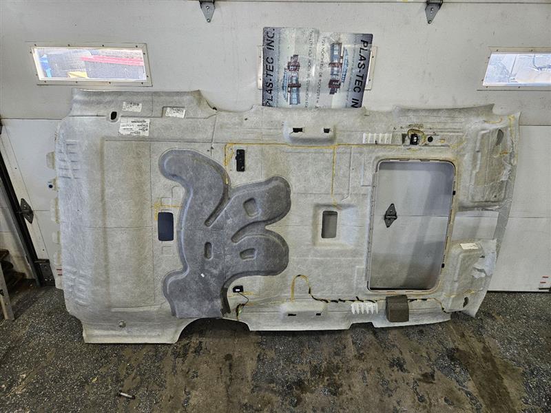 2012 ESCALADE HEADLINER WITH SUNROOF NO DVD PLAYER 26077 - image 9