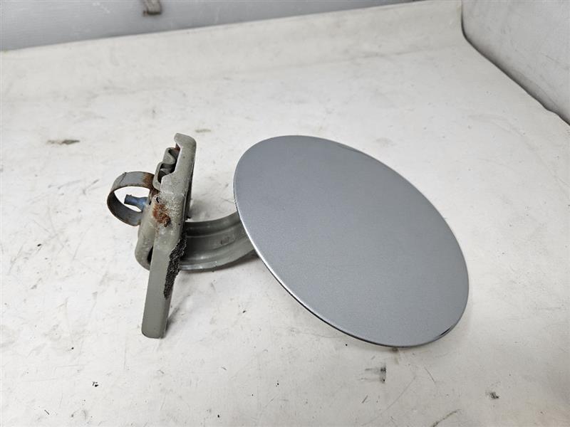 2012 ESCALADE GAS TANK FUEL FILLER DOOR SILVER 26088 - image 1