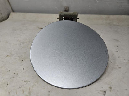 2012 ESCALADE GAS TANK FUEL FILLER DOOR SILVER 26088 - image 3