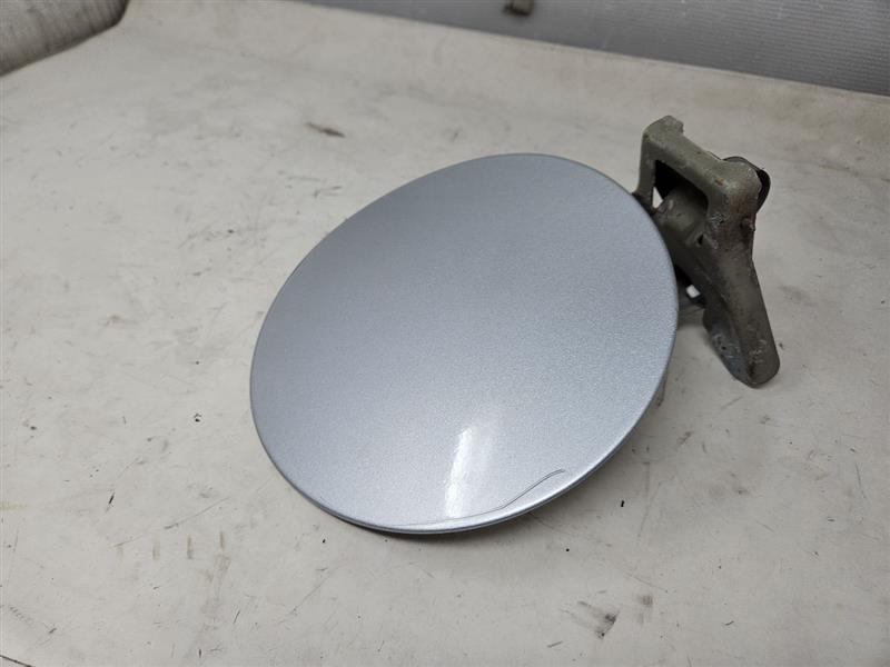 2012 ESCALADE GAS TANK FUEL FILLER DOOR SILVER 26088 - image 5