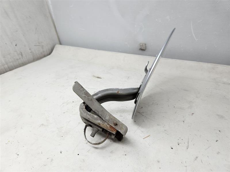 2012 ESCALADE GAS TANK FUEL FILLER DOOR SILVER 26088 - image 9
