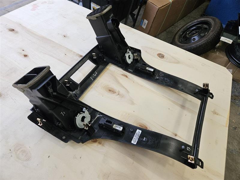 2012 ESCALADE RADIO TRIM DASH BEZEL RUBY WOOD 26102 - image 12