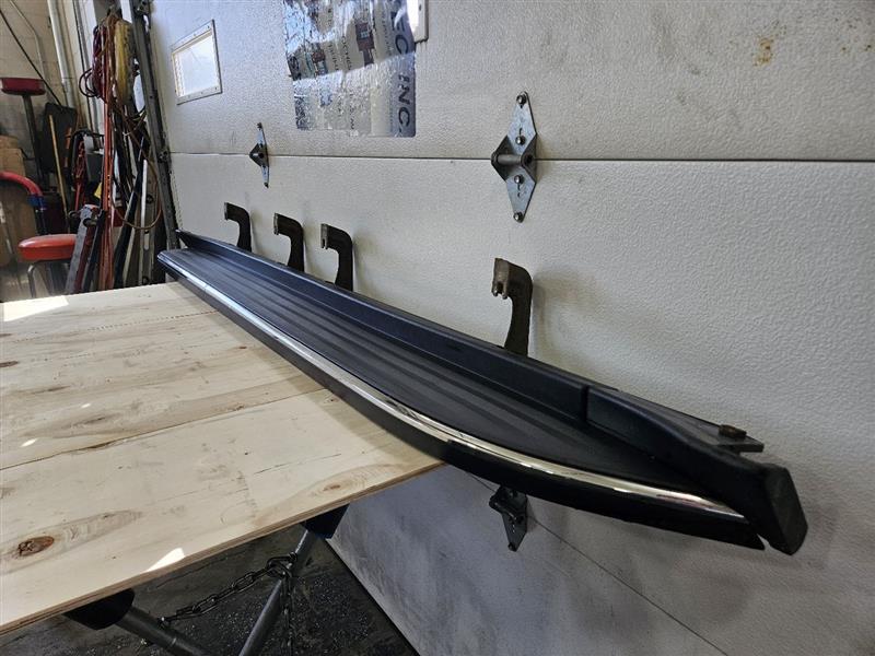 2012 ESCALADE PASSENGER STATIONARY RUNNING BOARD 26110 - image 3