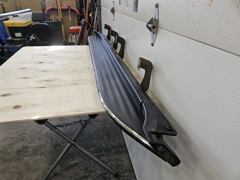 2012 ESCALADE PASSENGER STATIONARY RUNNING BOARD 26110 - image 4