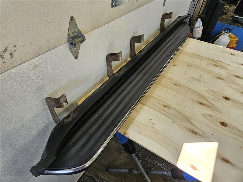 2012 ESCALADE PASSENGER STATIONARY RUNNING BOARD 26110 - image 5
