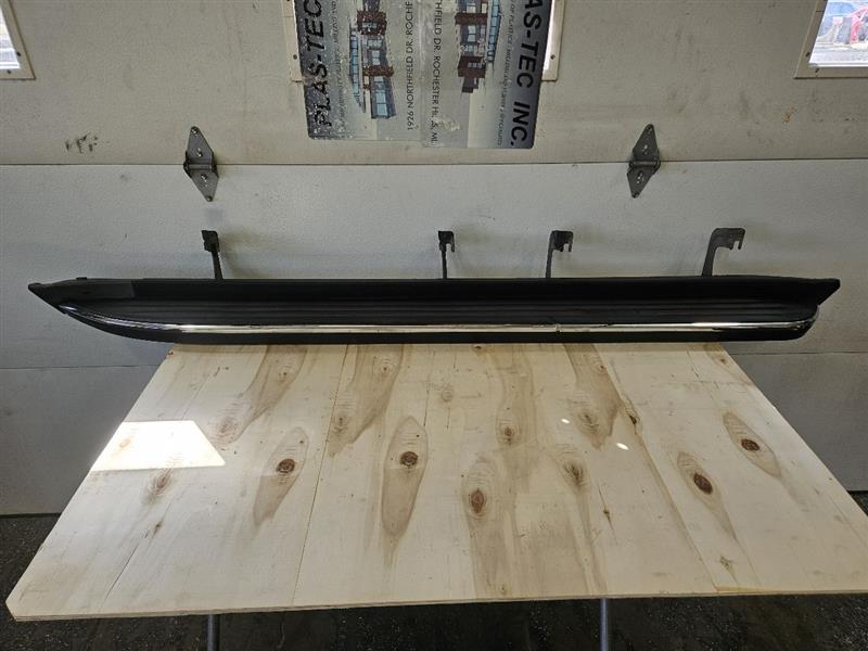 2012 ESCALADE LH DRIVER STATIONARY RUNNING BOARD 26111 - image 1