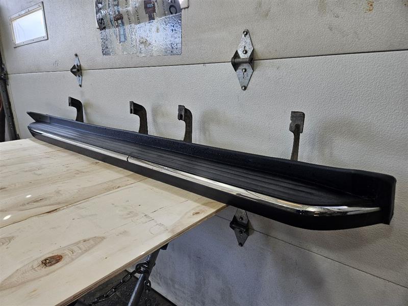 2012 ESCALADE LH DRIVER STATIONARY RUNNING BOARD 26111 - image 3