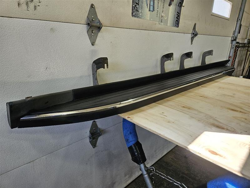 2012 ESCALADE LH DRIVER STATIONARY RUNNING BOARD 26111 - image 6