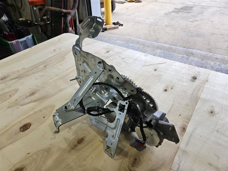 2012 ESCALADE POWER LIFTGATE MOTOR 26112 - image 2