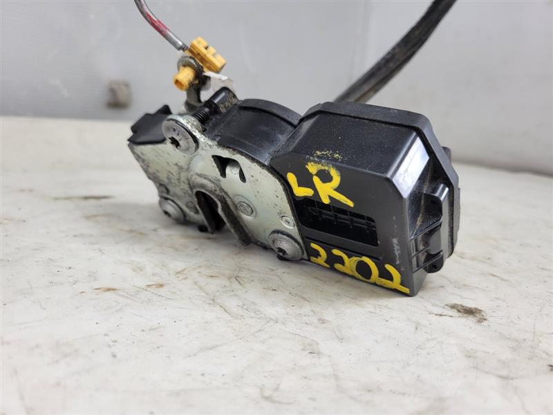 2012 ESCALADE REAR LH DRIVER DOOR LATCH 22741777 26136 - image 3