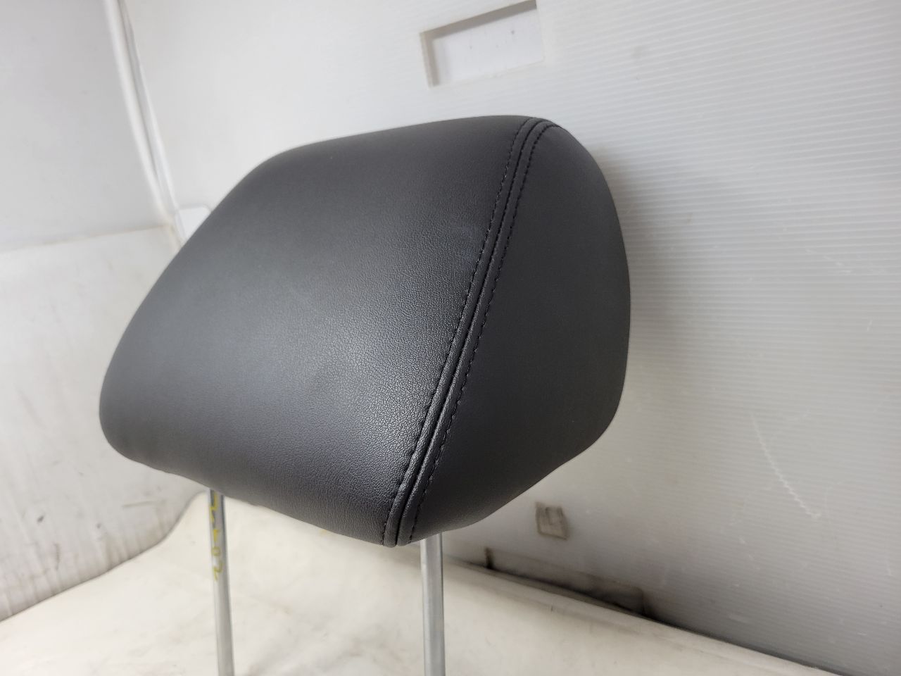 2012 ESCALADE FRONT LEATHER HEADREST FITS LH OR RH 26144 - image 8