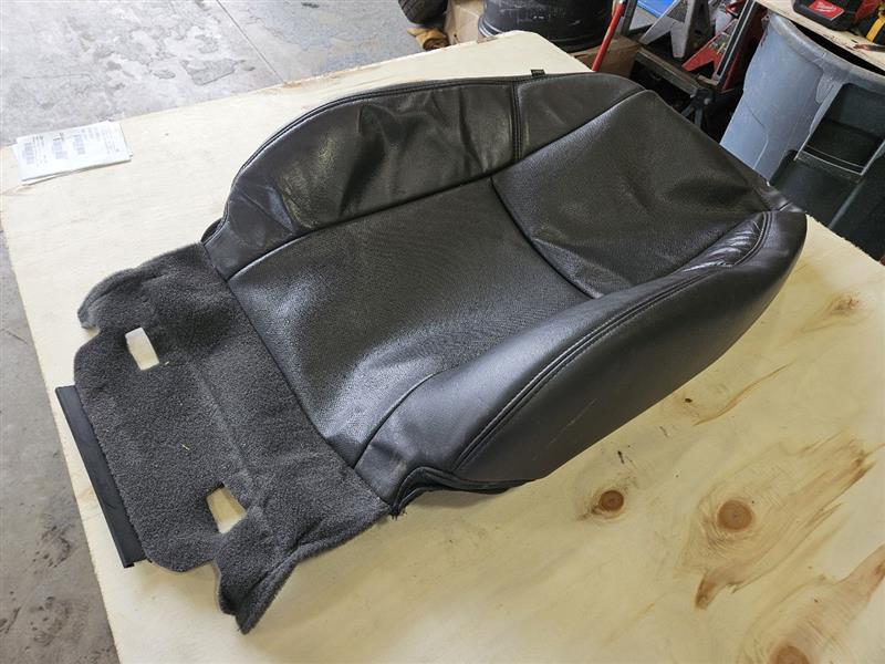 2012 ESCALADE RH PASSENGER UPPER SEAT BACK COVER 26153 - image 2