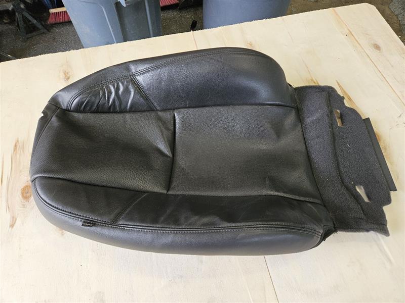 2012 ESCALADE RH PASSENGER UPPER SEAT BACK COVER 26153 - image 4