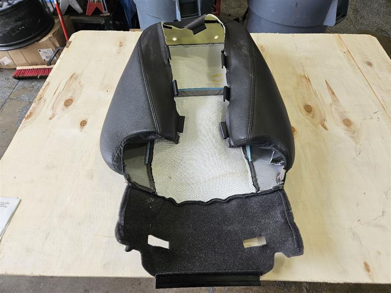 2012 ESCALADE RH PASSENGER UPPER SEAT BACK COVER 26153 - image 8