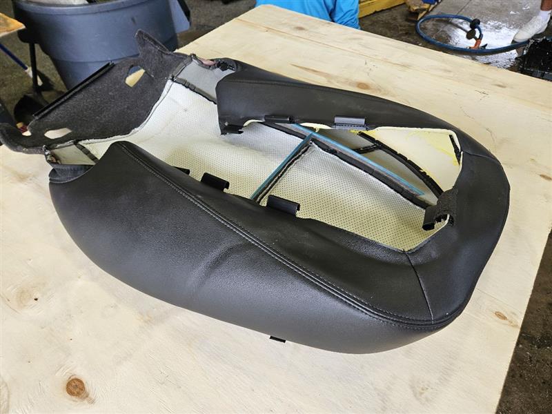 2012 ESCALADE RH PASSENGER UPPER SEAT BACK COVER 26153 - image 13