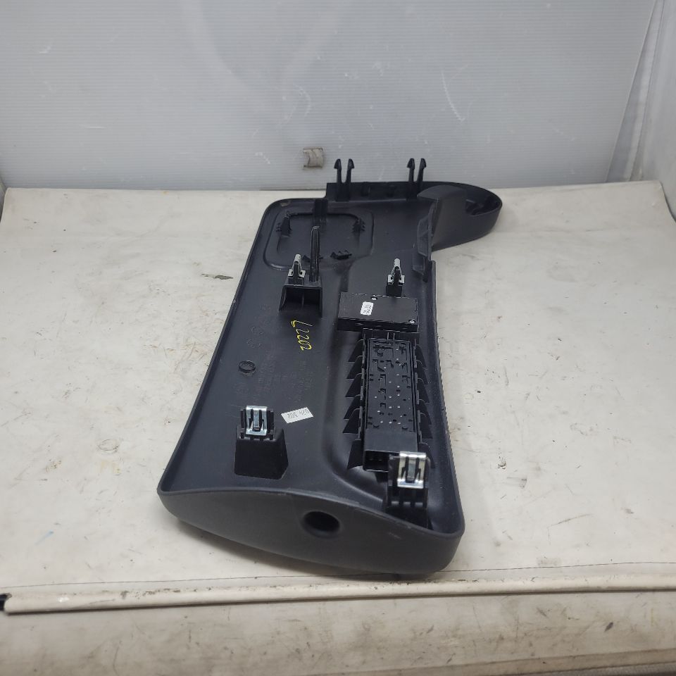 2012 ESCALADE LH DRIVER SEAT TRIM & SWITCHES 26185 - image 6