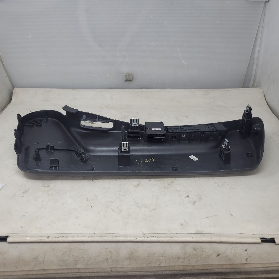 2012 ESCALADE LH DRIVER SEAT TRIM & SWITCHES 26185 - image 7
