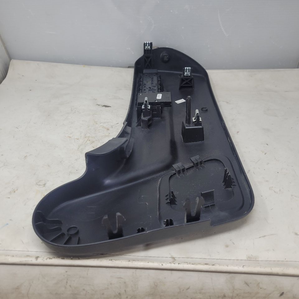2012 ESCALADE LH DRIVER SEAT TRIM & SWITCHES 26185 - image 8