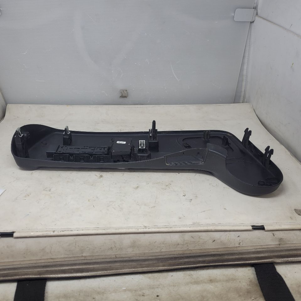 2012 ESCALADE LH DRIVER SEAT TRIM & SWITCHES 26185 - image 9