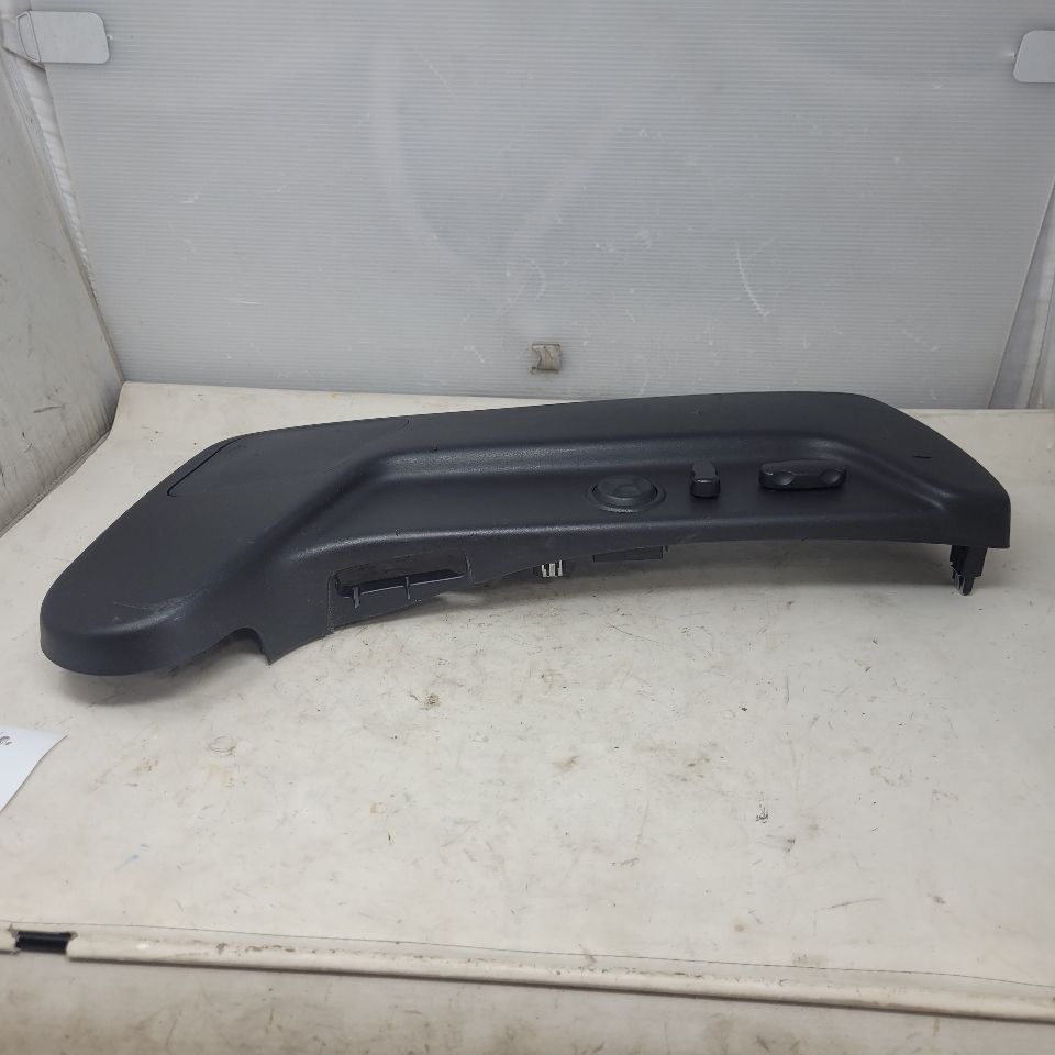 2012 ESCALADE LH DRIVER SEAT TRIM & SWITCHES 26185 - image 5