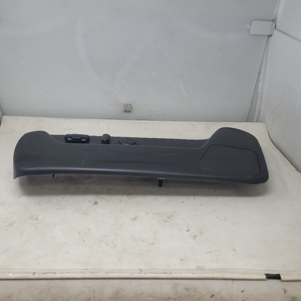 2012 ESCALADE LH DRIVER SEAT TRIM & SWITCHES 26185 - image 4